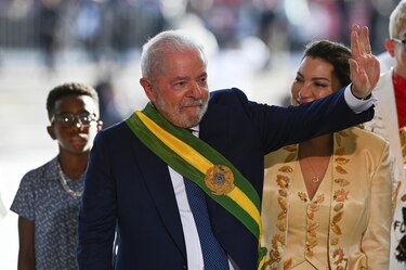 El primer mes de Lula: un golpe sofocado, guiños sociales y dudas económicas