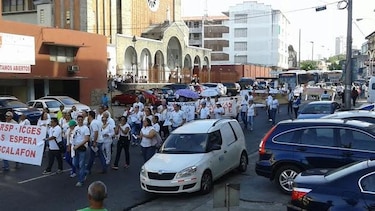Laboratoristas marcharon para exigir revisión de escala salarial