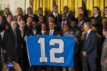 Obama recibe a los campeones del Super Bowl