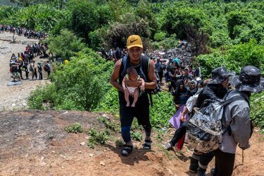 Los cientos de cuerpos recuperados en el Darién que las autoridades de Panamá tratan de identificar: ‘se veían muchos muertos en la selva’