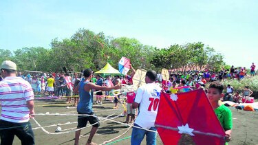 Piden reconocimiento de concurso anual de panderos y cometas