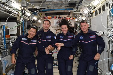 Un grupo de astronautas prepara su regreso a la Tierra