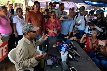 Familiares ‘desesperados’ desconfían de operativo de rescate de mineros en México