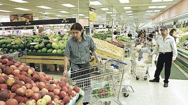 Walmart presiona a proveedores que venden a Amazon