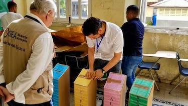 Misión de la OEA se quedará hasta el escrutinio final de las actas