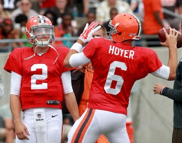 Hoyer será el ‘quarterback’ titular de los Browns