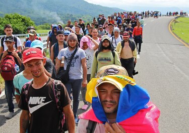 Guardia Nacional de México cierra el paso a caravana de migrantes