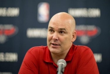 Hawks sancionan a su gerente general por comentario racista