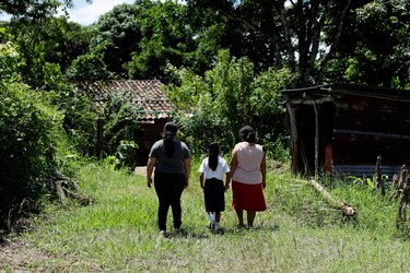 Anulan condena de 30 años a una joven salvadoreña que tuvo una emergencia obstétrica