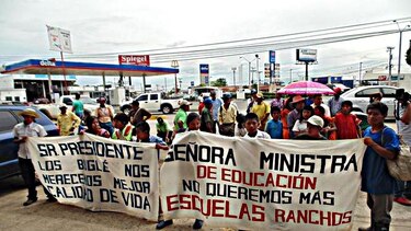 Indígenas de Santa Catalina montan piquete a gobernadora de Veraguas