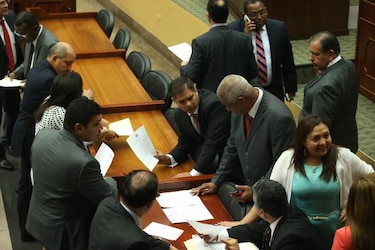 Asamblea conforma nueve comisiones de trabajo
