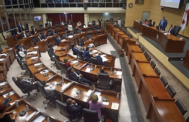 Diputados quieren sillas pulcras y ‘humectadas’
