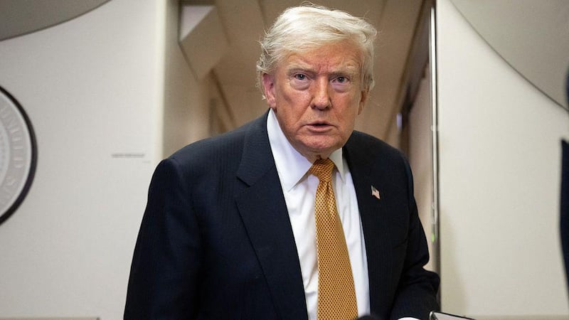 Trump restablece el bloqueo a los puertos iraníes e impone un recargo a la carga que pasa por el estrecho de Ormuz