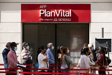 Diputados de Chile rechazan dos proyectos de retiro de fondos de pensiones