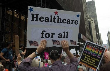 Presidente Trump critica a legisladores republicanos tras fracaso para derogar Obamacare