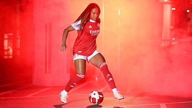 Quién es Olivia Smith, la futbolista ‘más cara’ de la historia; cómo se compara su récord con los de los futbolistas masculinos