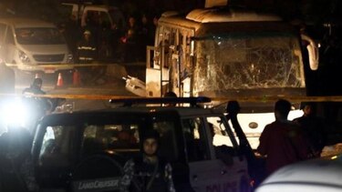 Policía egipcia mata a 40 'terroristas' tras atentado contra turistas en Giza
