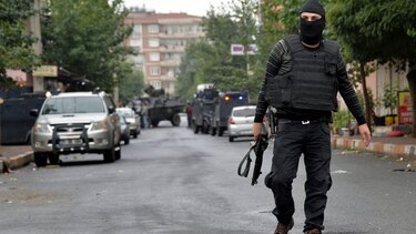 Policía turca encuentra cuerpos decapitados de dos periodistas sirios