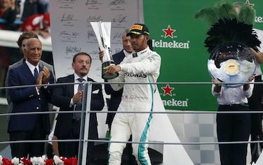 Un nuevo error de Vettel acerca a Hamilton al título