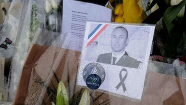 Francia rinde tributo a las víctimas de atentado islamista