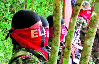 Presuntos guerrilleros del ELN dinamitan el principal oleoducto de Colombia