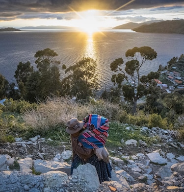 Amanecer en la Isla del Sol, Bolivia