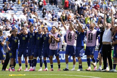 Bosnia elimina a Catar y se aferra al sueño de los dieciseisavos