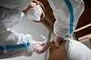 Siete médicos peruanos contraen la Covid-19 después de vacunarse