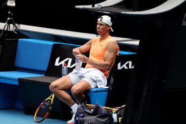 ‘No estoy muy bien’, confiesa Nadal sobre su dolor de espalda antes del Open de Australia