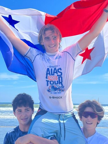 El panameño Kai Gale Grani se corona campeón continental de surf