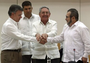 Ejército colombiano revisará doctrina ante eventual proceso de paz con Farc