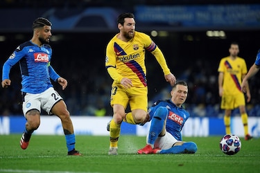 El Nápoles frena al Barcelona en el templo de Maradona