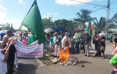 Coordinadora de Bugaba protesta en vía Interamericana contra las hidroeléctricas