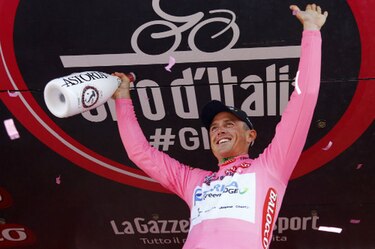 Arranca el Giro de Italia; Gerrans es el primer líder