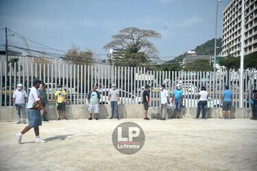 Los hombres se apoderan de los mercados en busca de mariscos