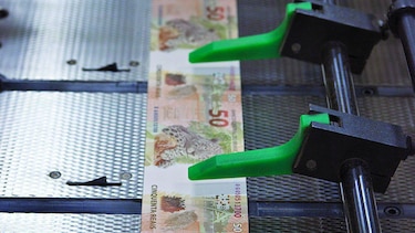 Finanzas brasileñas se mantienen en rojo
