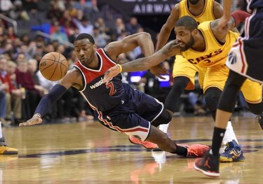 LeBron, Irving y Love arrollan; Miami sigue con buena racha