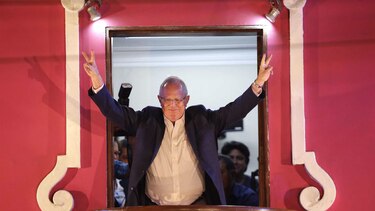 Kuczynski conserva ventaja ante Fujimori