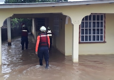 Onda tropical N° 58 se desplaza sobre el país; se reportan 53 viviendas inundadas 