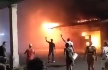 Incendio en calle 12 de Colón: ‘Necesitamos ayuda, por favor’