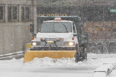 Tormenta de nieve paraliza el este de Canadá y deja seis muertos