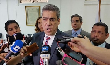 Ministro Miguel Mayo interfiere en la autonomía de la CSS