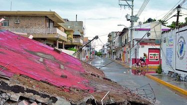 Sube a 90 la cifra de fallecidos por sismo en México