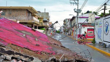 Sube a 90 la cifra de fallecidos por sismo en México
