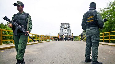 Colombia investiga incursión de milicia venezolana