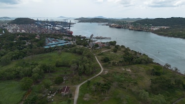 Maersk sigue de cerca la compra de Hutchison por BlackRock: Evaluará impacto en su red logística