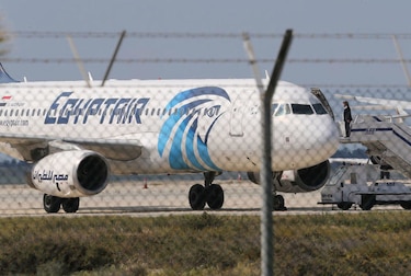 Cajas negras del avión de EgyptAir dejarán de emitir el 24 de junio