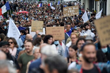 Más de 160,000 manifestantes contra las restricciones anticovid en Francia