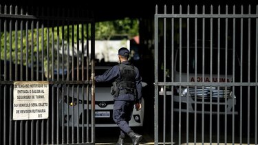 Empresarios Carlos 'Caneto' Araúz y Roberto Carretero, detenidos en la DIJ en Ancón