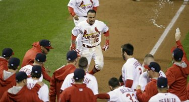 Cardenales muestran su poder y empatan la serie ante Gigantes